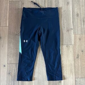 Under Armour cropped leggings size M
